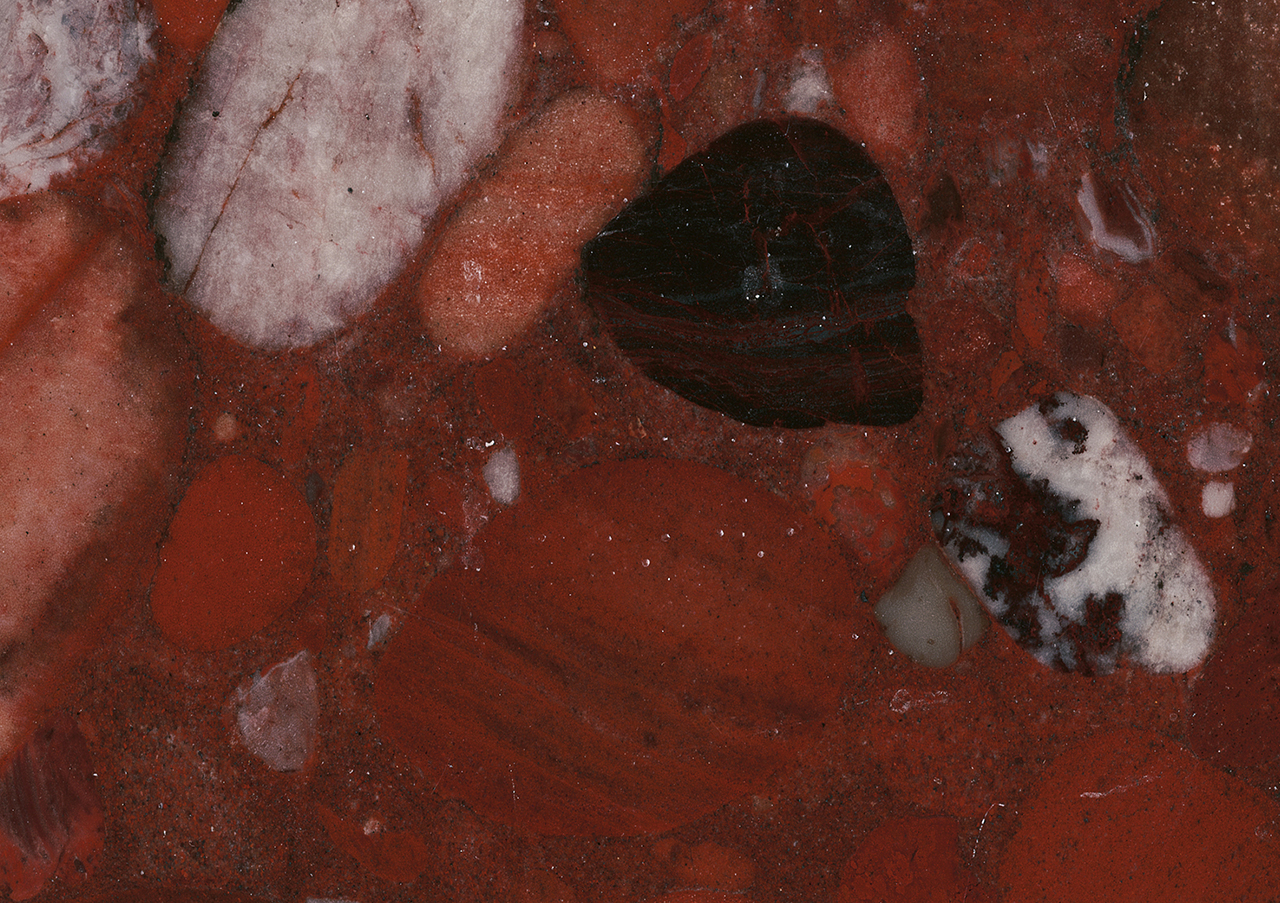 Marinace red, granito brasiliano – dettaglio della superficie